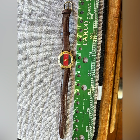Authentic Vintage Gucci Watch (woman’s) - Picture 3 of 6